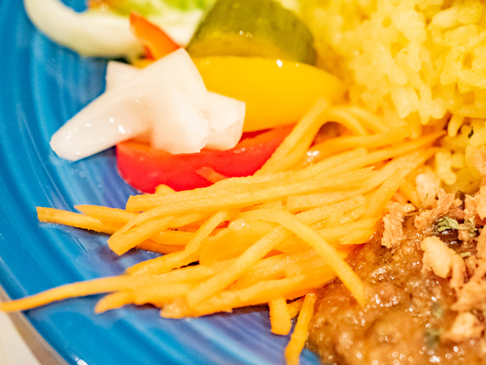 旧水曜カレー:カレーの付け合わせの野菜