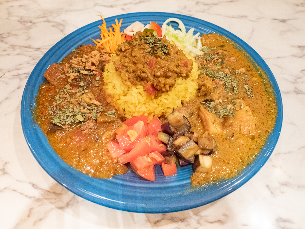 旧水曜カレーへ:三巴カレー