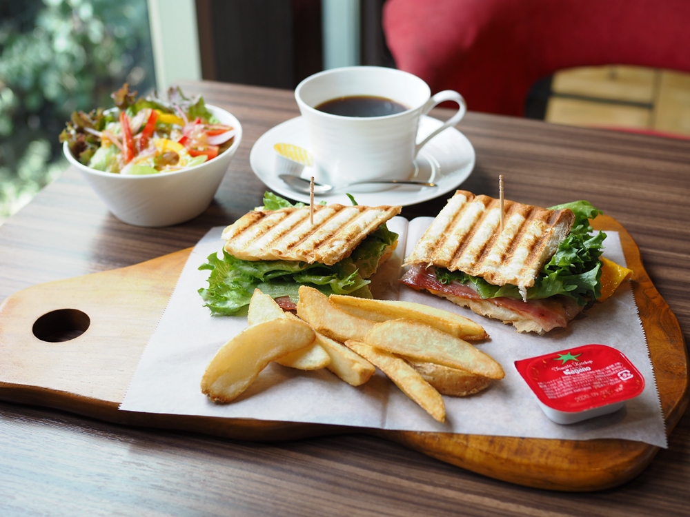 K D Cafe スタイリッシュな大人のくつろぎカフェ モーニングからスイーツまで 多彩なメニューも魅力的 備後とことこ