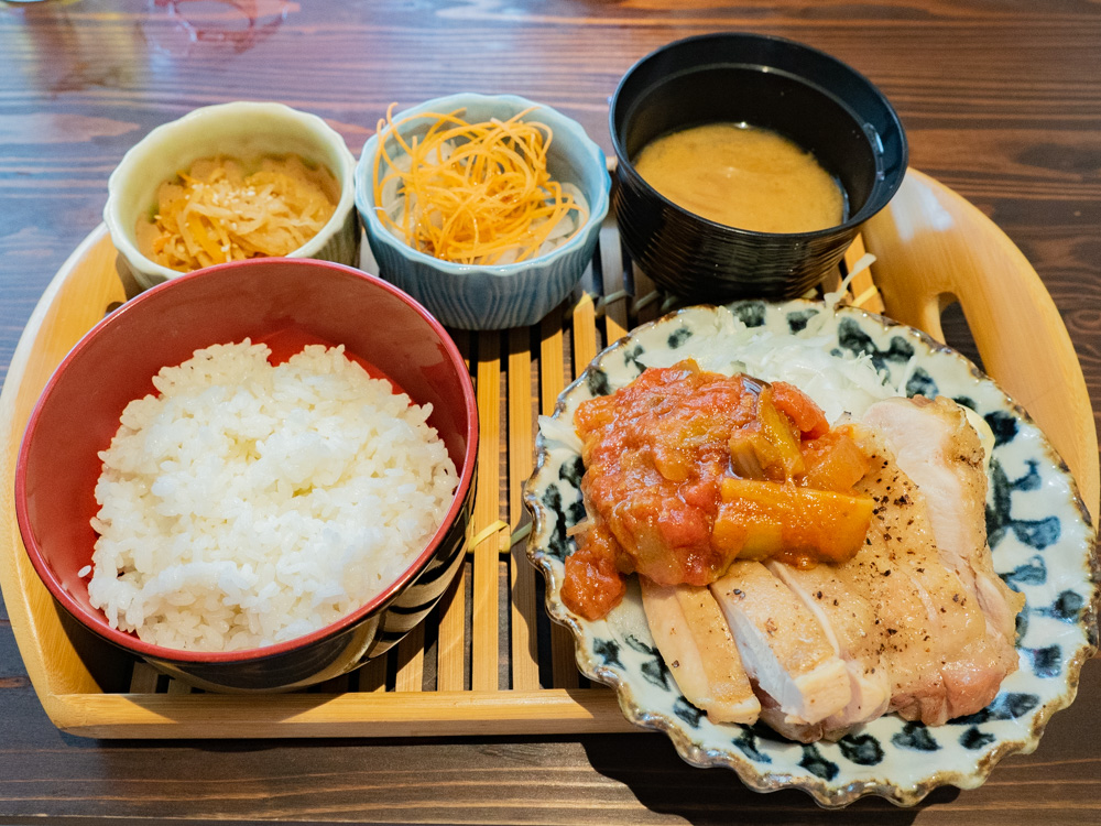 ひろや:日替わり定食(チキンステーキ)