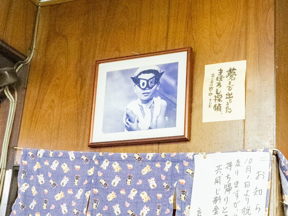 稲田屋:店内に飾られた写真