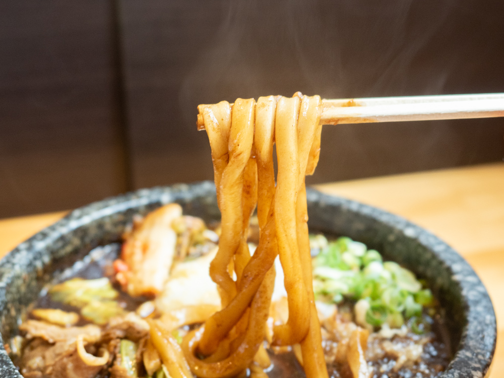 盛たに:黒ぶに