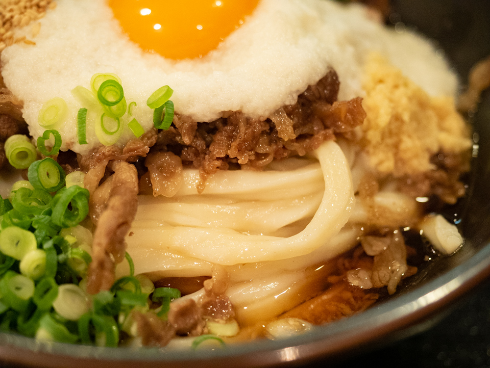 盛たに:肉とろろぶっかけうどん