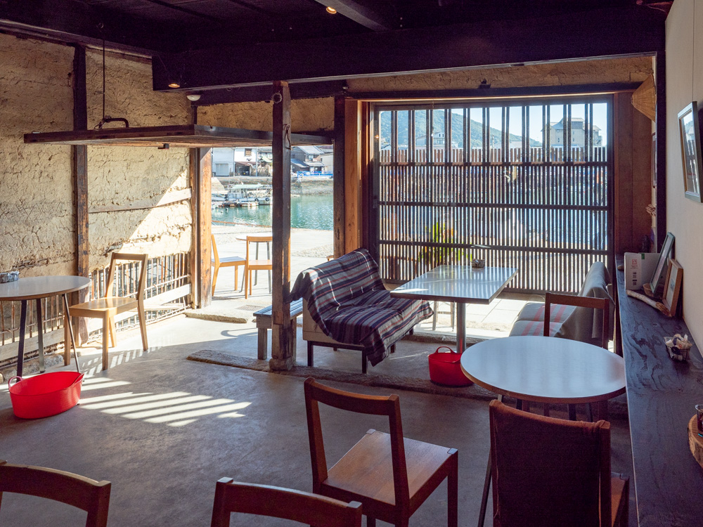 a cafe:店内