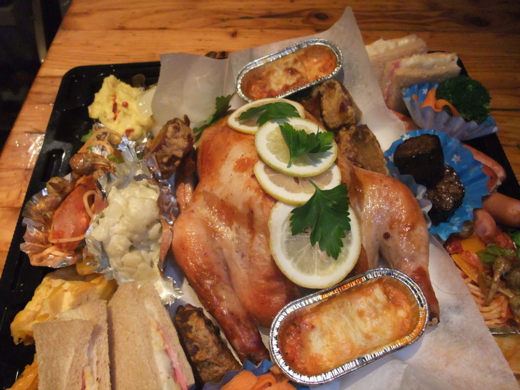 アップルスパイス:まるごとチキンオードブル例