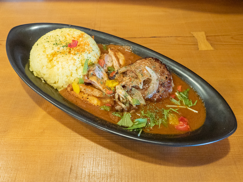 北山カリー工房:チキンカリー+手捏ね和牛ハンバーグトッピング