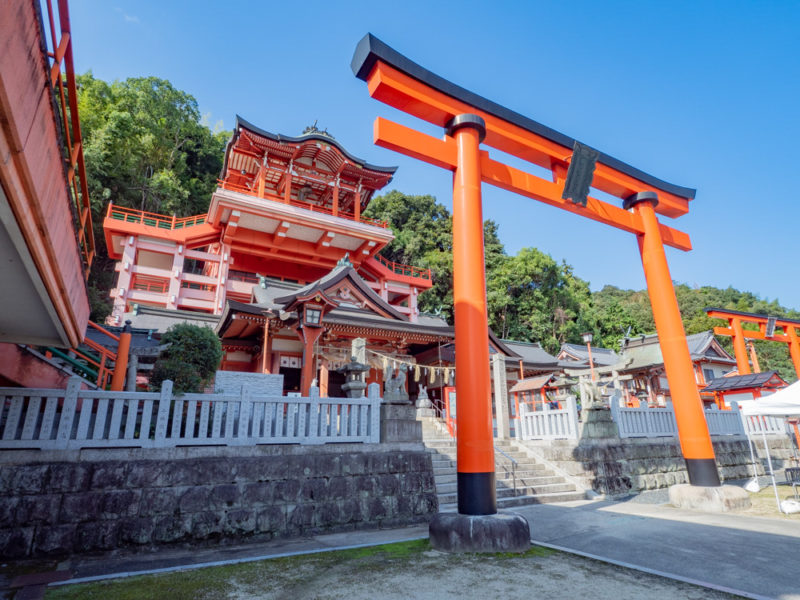 草戸稲荷神社 〜 福山市街を一望できる壮観な巨大本殿。「大大吉」のあるおみくじも