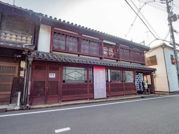 御舟宿 いろは 〜 坂本龍馬ゆかりの歴史ある町家が宮崎駿のデザインによって食事処・宿に生まれ変わる。名物「鯛漬け」も人気！