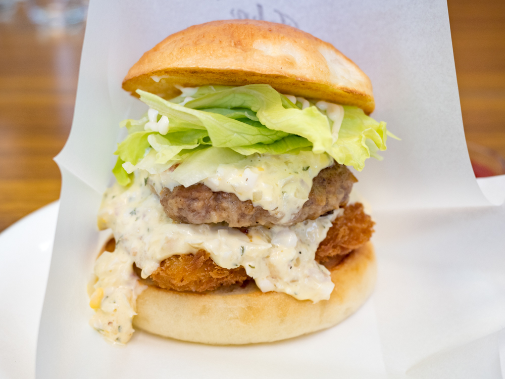 ジョンバーガー&カフェ:フィッシュバーガーにパテをトッピング