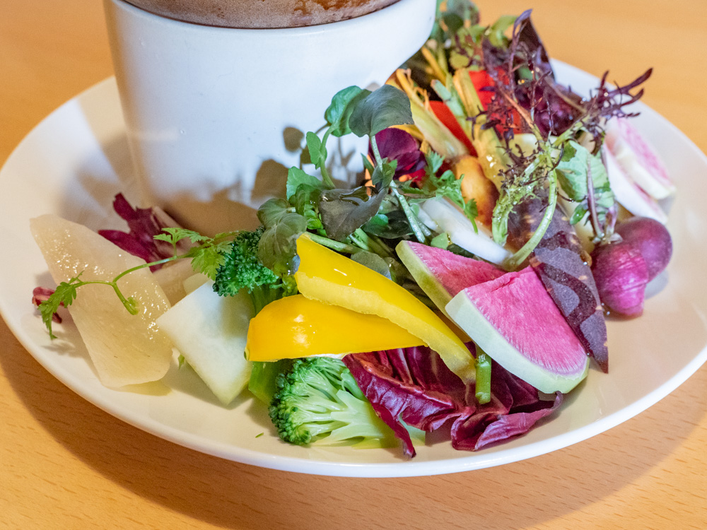 ルオント:福山農家さんと自社栽培野菜のバーニャカウダ