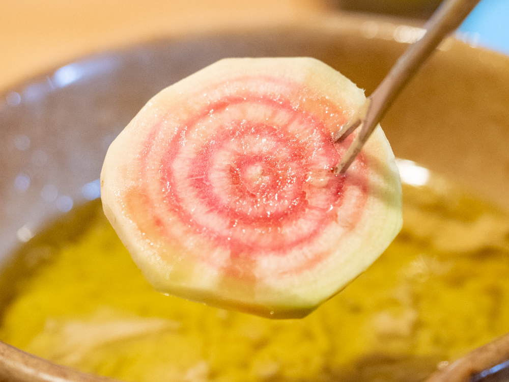 ルオント:福山農家さんと自社栽培野菜のバーニャカウダ(ゴルゴ)