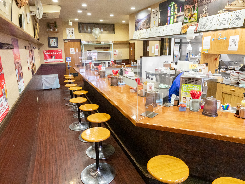 たに:店内
