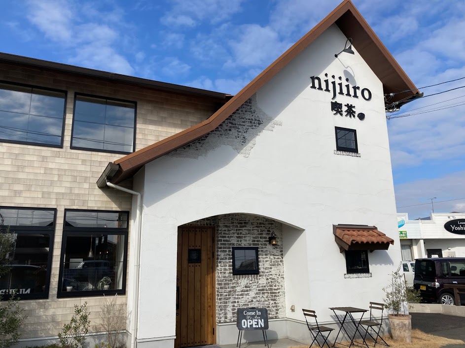 Nijiiro喫茶 ナチュラルで温かな雰囲気が気持ちいい カラフルなメニューと笑顔あふれる喫茶店 備後とことこ