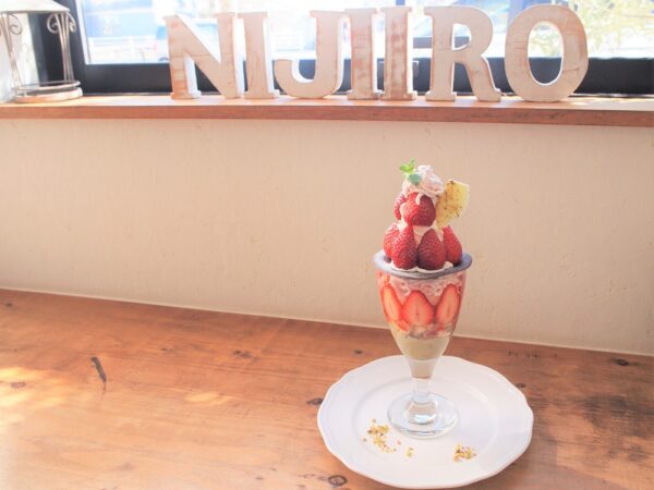 nijiiro喫茶。 ～ ナチュラルで温かな雰囲気が気持ちいい。カラフルなメニューと笑顔あふれる喫茶店