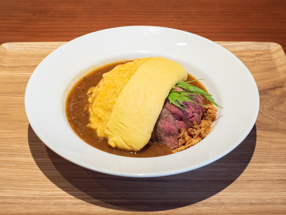 メゾンドシェフごはん:赤城牛のステーキと炊き込みごはんのオムライス