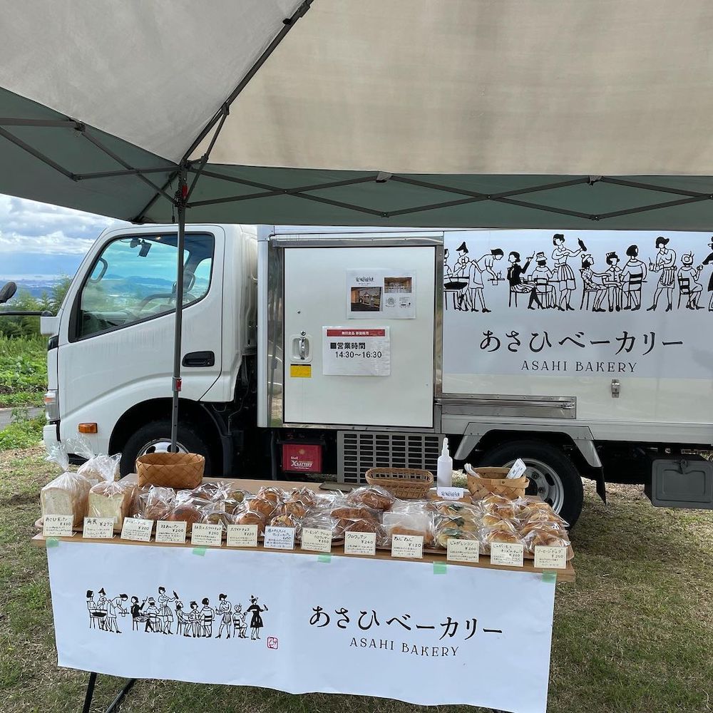 移動販売のようす (提供:あさひベーカリー)
